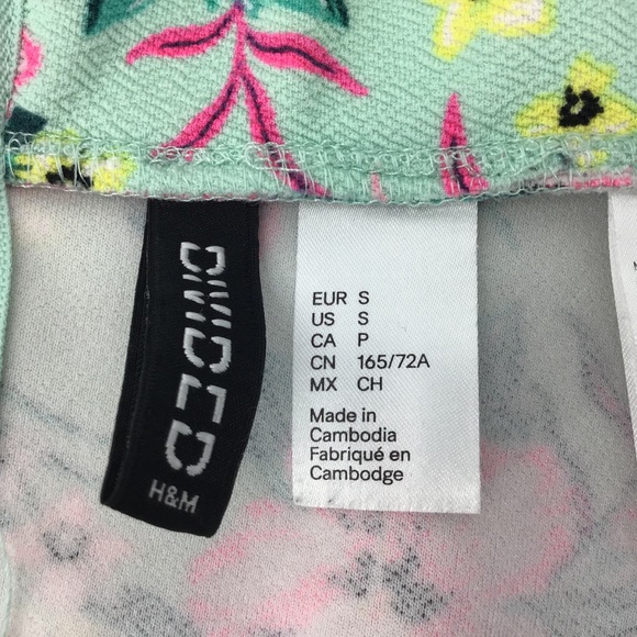 Divided H&M Hibiscus Patterned Skater Skirt, Small - Picture 14 of 16